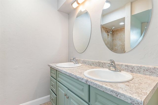 1004 Ranchoak Court, Yukon, OK 73099