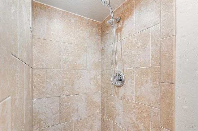 1004 Ranchoak Court, Yukon, OK 73099