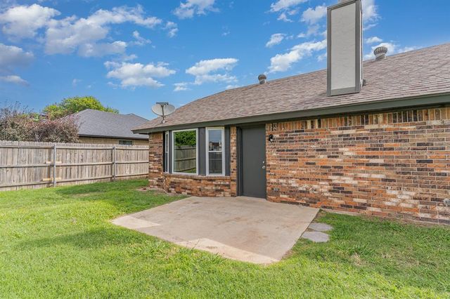 1004 Ranchoak Court, Yukon, OK 73099
