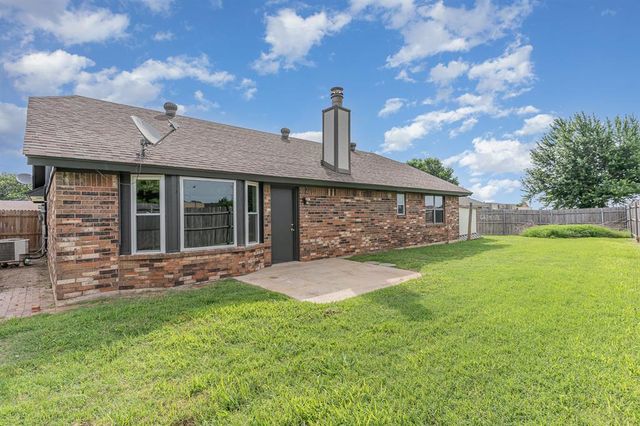 1004 Ranchoak Court, Yukon, OK 73099