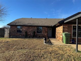 1004 Ranchoak Court, Yukon, OK 73099