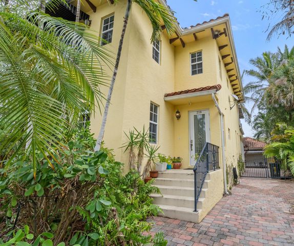 218 N Palmway, Lake Worth Beach, FL 33460