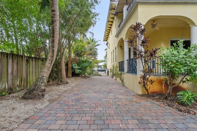 218 N Palmway, Lake Worth Beach, FL 33460