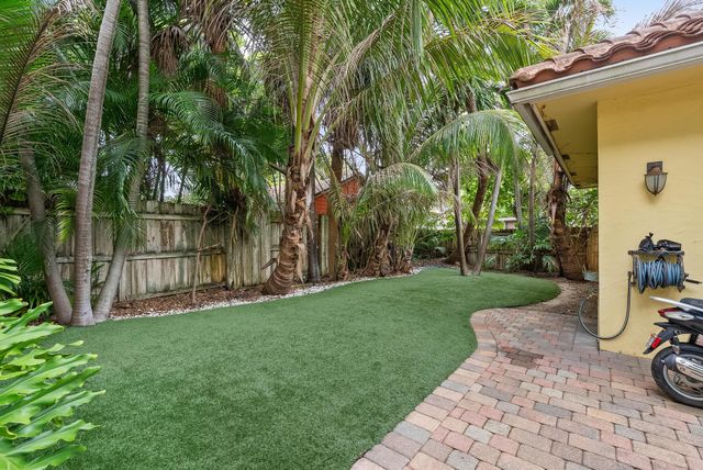 218 N Palmway, Lake Worth Beach, FL 33460