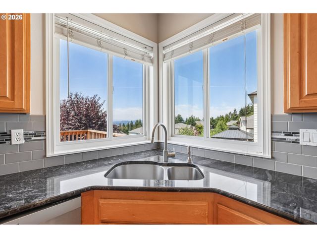 10996 Se LENORE St, Happy Valley, OR 97086