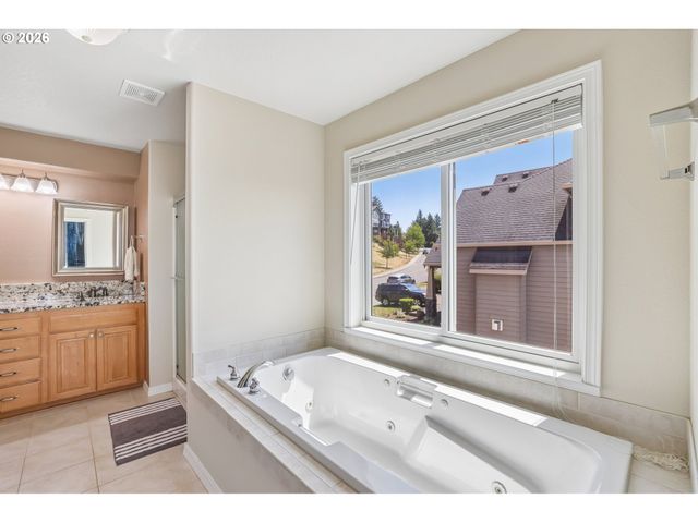10996 Se LENORE St, Happy Valley, OR 97086
