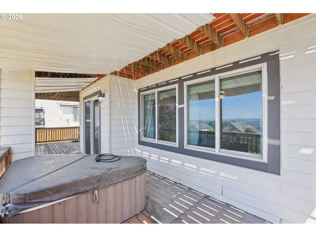 10996 Se LENORE St, Happy Valley, OR 97086