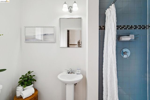 5360 5360 Boyd Avenue, Oakland, CA 94618