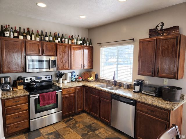 710 E SANDY POINT DR, Sandy, UT 84094