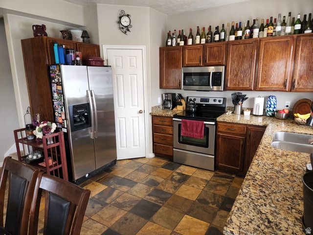 710 E SANDY POINT DR, Sandy, UT 84094