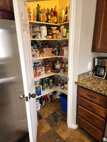 710 E SANDY POINT DR, Sandy, UT 84094