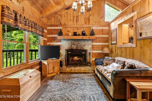 2320 Foxwell Way, Sevierville, TN 37876