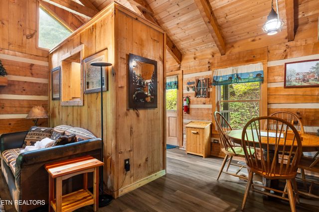 2320 Foxwell Way, Sevierville, TN 37876