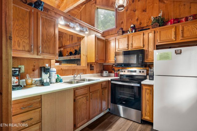 2320 Foxwell Way, Sevierville, TN 37876