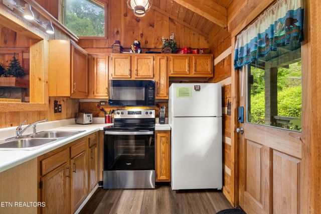 2320 Foxwell Way, Sevierville, TN 37876