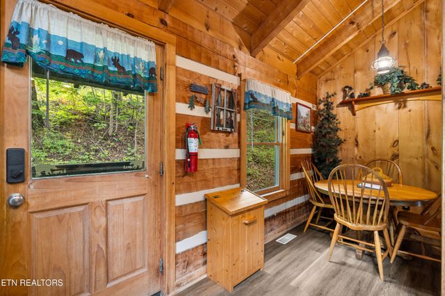2320 Foxwell Way, Sevierville, TN 37876