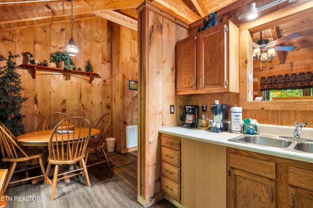 2320 Foxwell Way, Sevierville, TN 37876