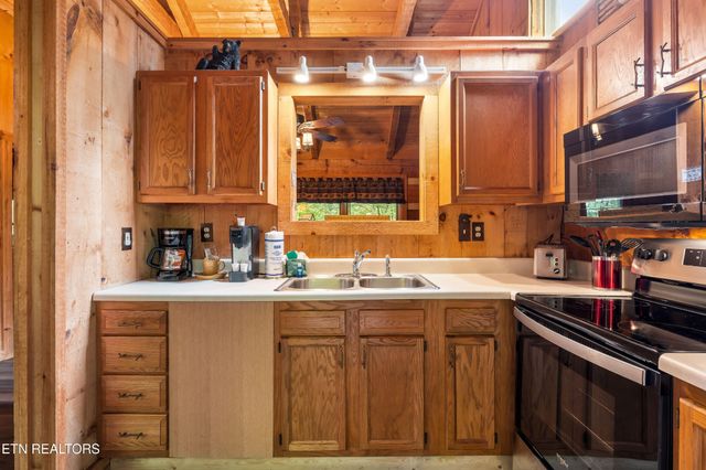 2320 Foxwell Way, Sevierville, TN 37876