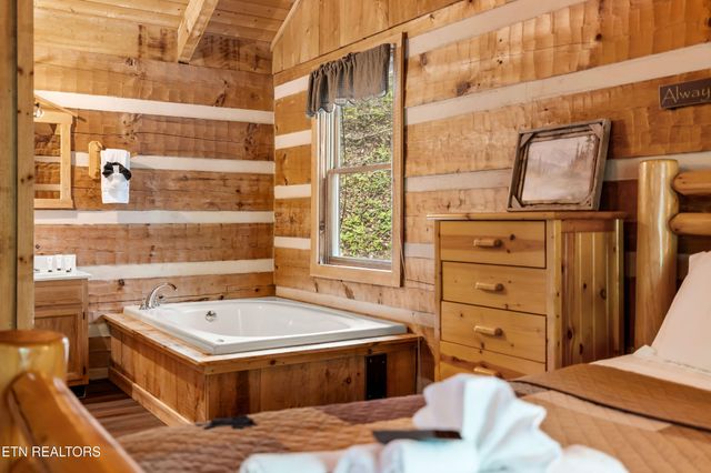 2320 Foxwell Way, Sevierville, TN 37876
