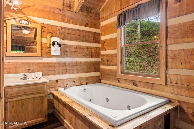 2320 Foxwell Way, Sevierville, TN 37876