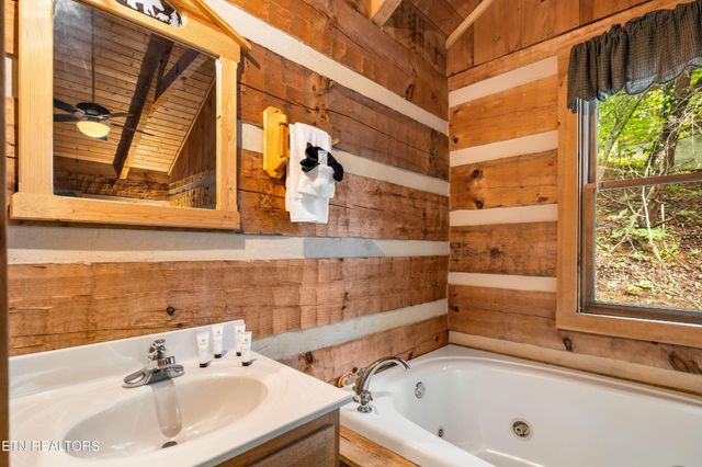 2320 Foxwell Way, Sevierville, TN 37876