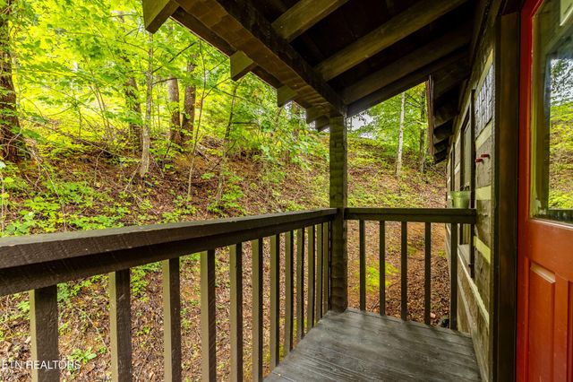 2320 Foxwell Way, Sevierville, TN 37876