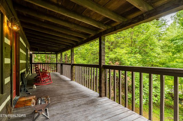 2320 Foxwell Way, Sevierville, TN 37876