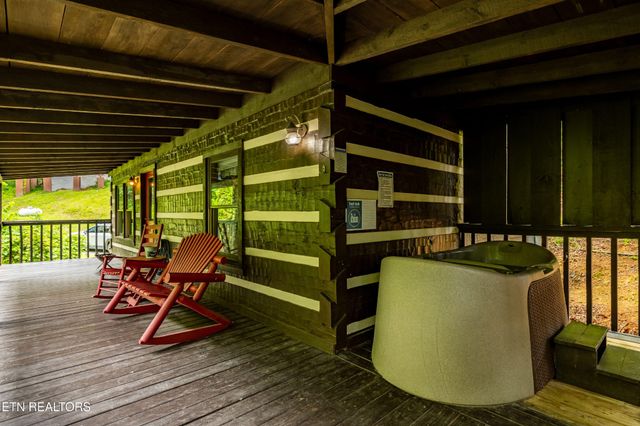 2320 Foxwell Way, Sevierville, TN 37876