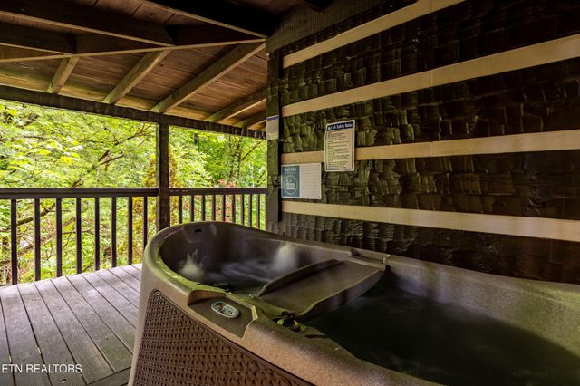 2320 Foxwell Way, Sevierville, TN 37876