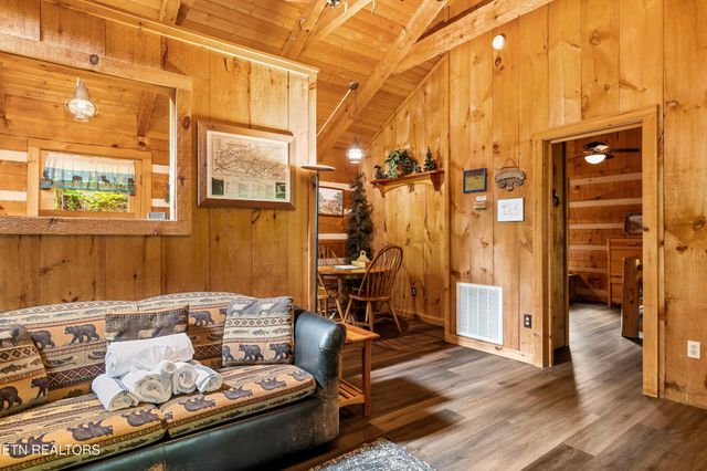 2320 Foxwell Way, Sevierville, TN 37876