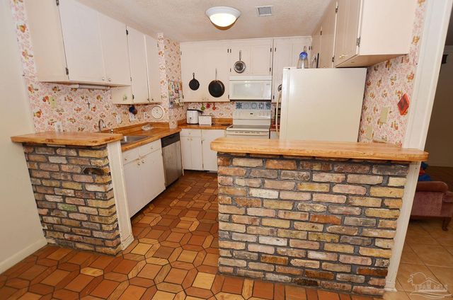 5910 Sarah Dr, Pensacola, FL 32503