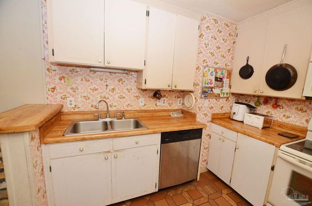 5910 Sarah Dr, Pensacola, FL 32503