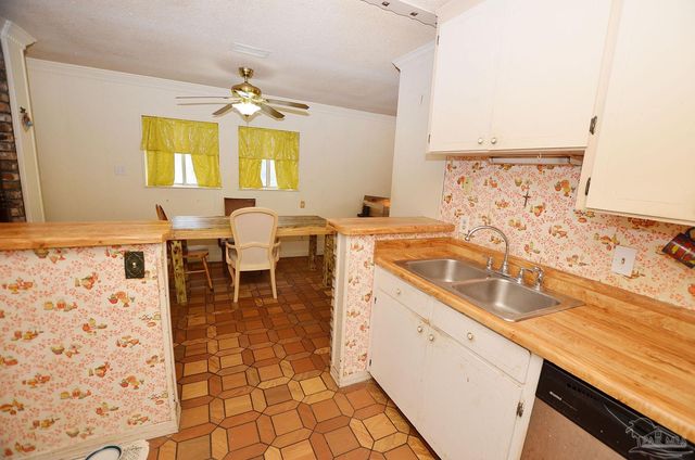 5910 Sarah Dr, Pensacola, FL 32503