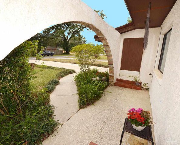 5910 Sarah Dr, Pensacola, FL 32503