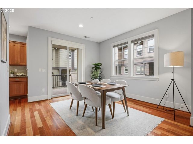 605 Sw TRILLIUM CREEK Ter, Portland, OR 97225