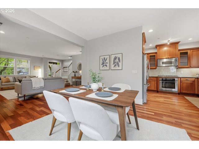 605 Sw TRILLIUM CREEK Ter, Portland, OR 97225