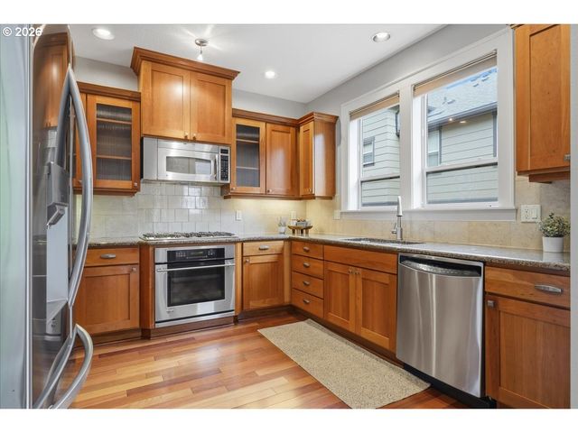 605 Sw TRILLIUM CREEK Ter, Portland, OR 97225