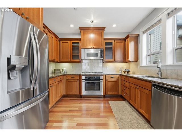 605 Sw TRILLIUM CREEK Ter, Portland, OR 97225