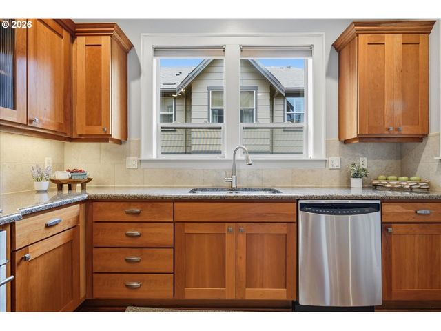 605 Sw TRILLIUM CREEK Ter, Portland, OR 97225