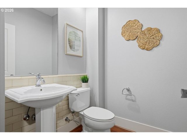 605 Sw TRILLIUM CREEK Ter, Portland, OR 97225