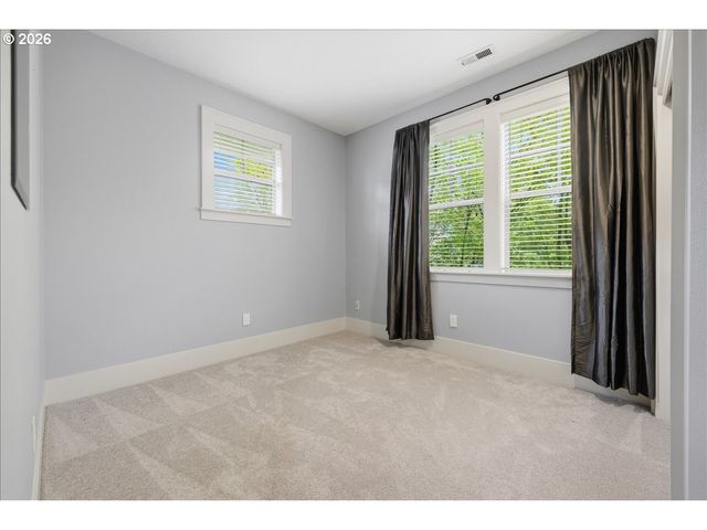 605 Sw TRILLIUM CREEK Ter, Portland, OR 97225