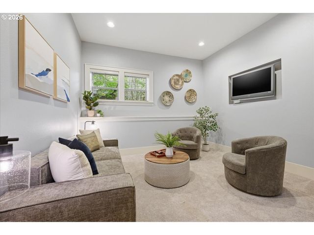 605 Sw TRILLIUM CREEK Ter, Portland, OR 97225