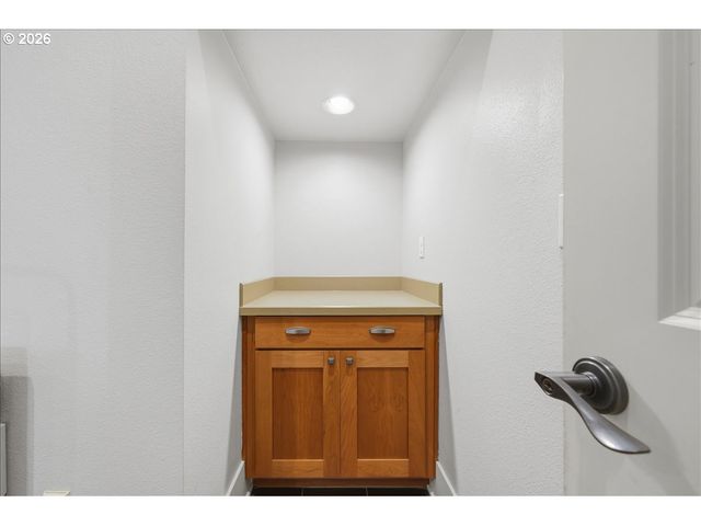 605 Sw TRILLIUM CREEK Ter, Portland, OR 97225