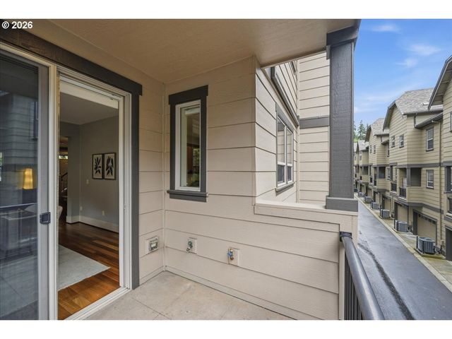 605 Sw TRILLIUM CREEK Ter, Portland, OR 97225