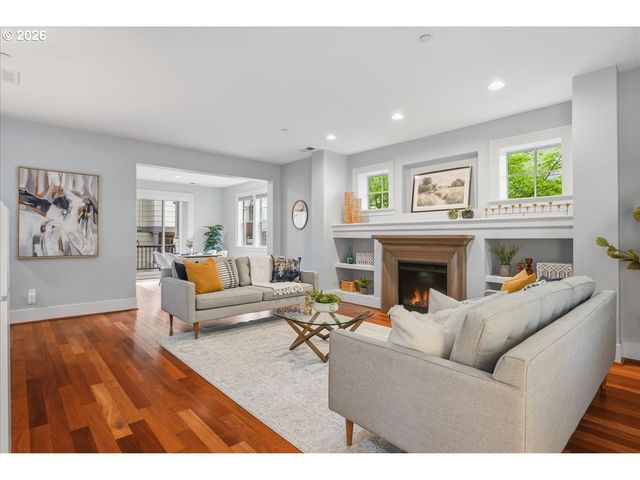 605 Sw TRILLIUM CREEK Ter, Portland, OR 97225