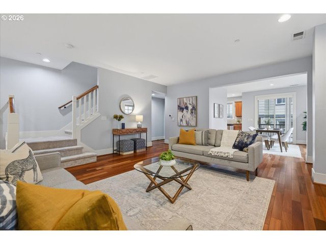 605 Sw TRILLIUM CREEK Ter, Portland, OR 97225