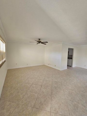 211 E Saxony Lane 211, Delray Beach, FL 33446