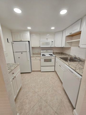 211 E Saxony Lane 211, Delray Beach, FL 33446