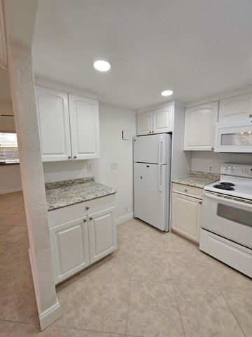 211 E Saxony Lane 211, Delray Beach, FL 33446