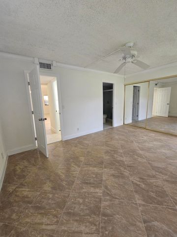 211 E Saxony Lane 211, Delray Beach, FL 33446